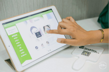 圣誕節，來NEWNEW智能光電美膚館給心愛的人驚喜吧