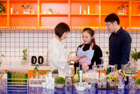 圣誕節，來NEWNEW智能光電美膚館給心愛的人驚喜吧