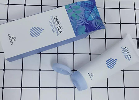 女人總愛摸這里，難怪會毀容，99%的人都中招！