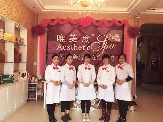 在鄉(xiāng)鎮(zhèn)上開美容院行嗎？能賺錢嗎？