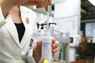 召香雪肌精華：美白大殺器，更適合你的養膚‘發光素’